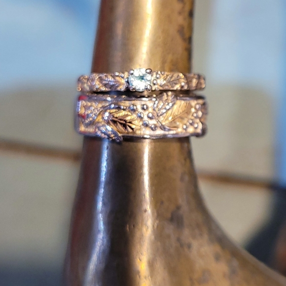 Vintage 925 Black Hills Gold of S. Dakota Spinel Leaf Motif Stacking Rings - Picture 4 of 6